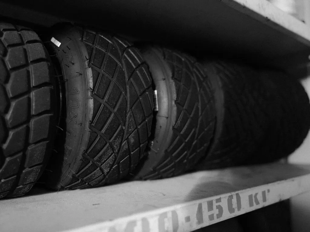 Ce dossier explique pourquoi les pneus 4 saisons sont à éviter pour certains conducteurs