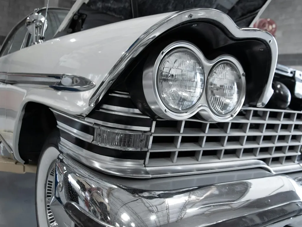 Nettoyer les phares de voiture pour retrouver une vision claire: méthodes DIY, kits et rénovation pro